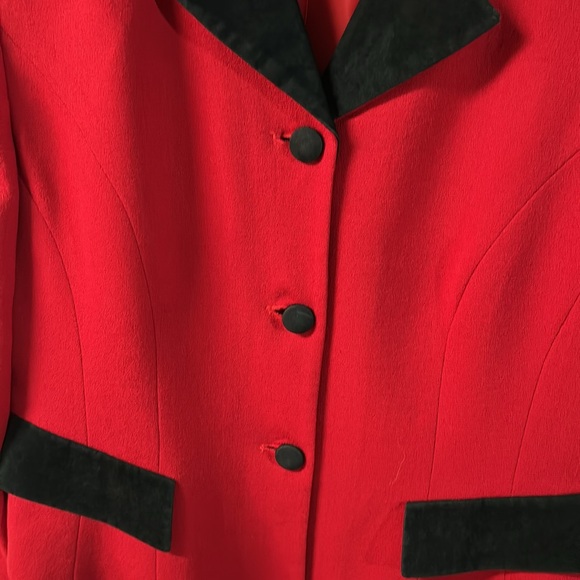 EVAN PICONE 2piece suit. Size 16, 💯 % wool. Red with black velvet trim. - Picture 4 of 15